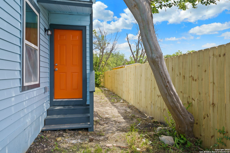 1431 Delgado St #A - Photo 2 of 19