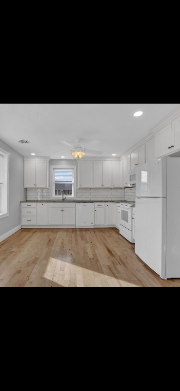 240 Steinwehr Ave - Photo 3 of 13