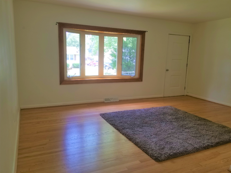 324 Beach Ave - Photo 2 of 14