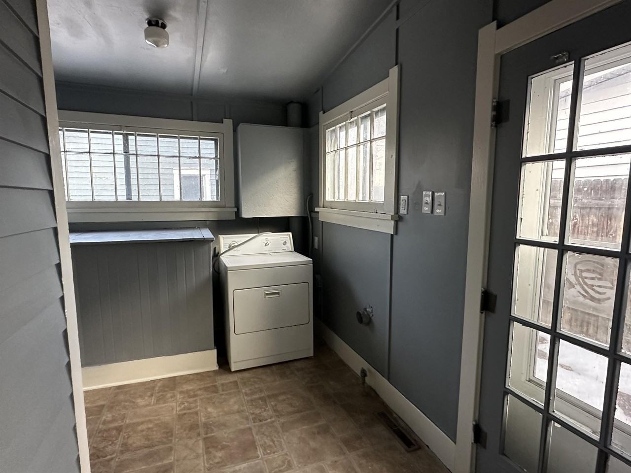 512 E 20th St #1 - Photo 2 of 14