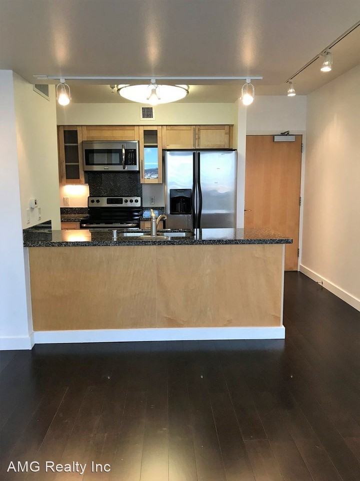 600 Queen St #808