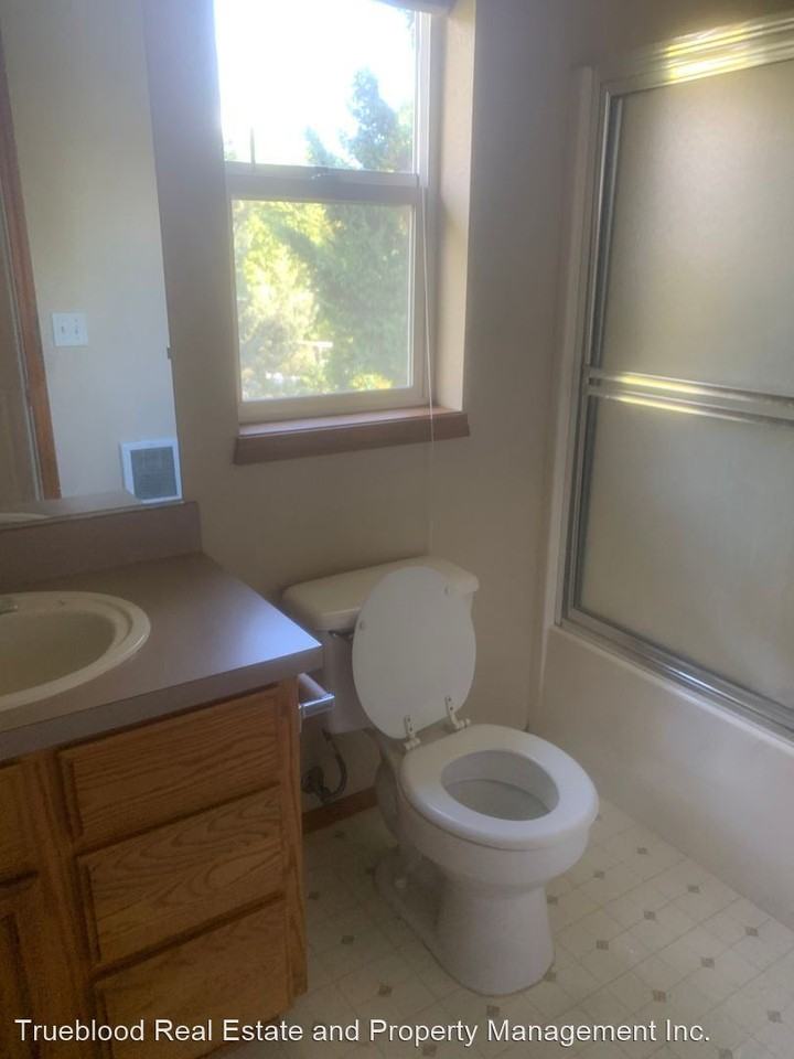 721 721 N Myrtle Rd - 721 N Myrtle #2 - Photo 2 of 6
