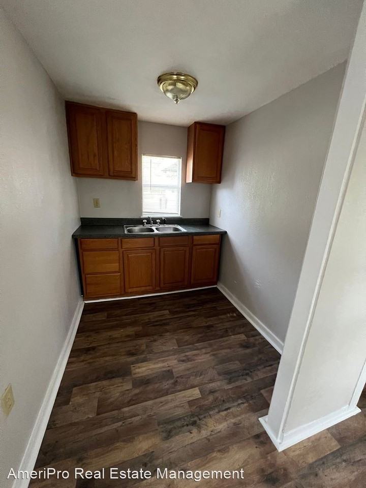 2541 S 21st St - Photo 2 of 8