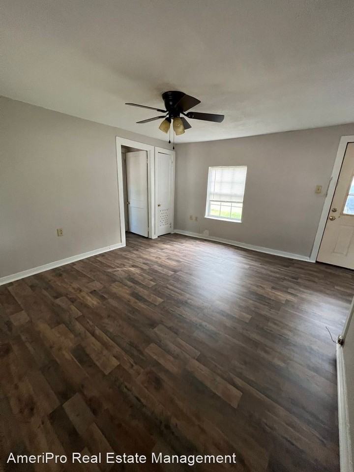 2541 S 21st St - Photo 3 of 8