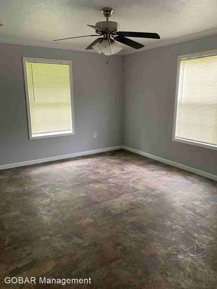 674 W Tram Rd - Photo 3 of 13