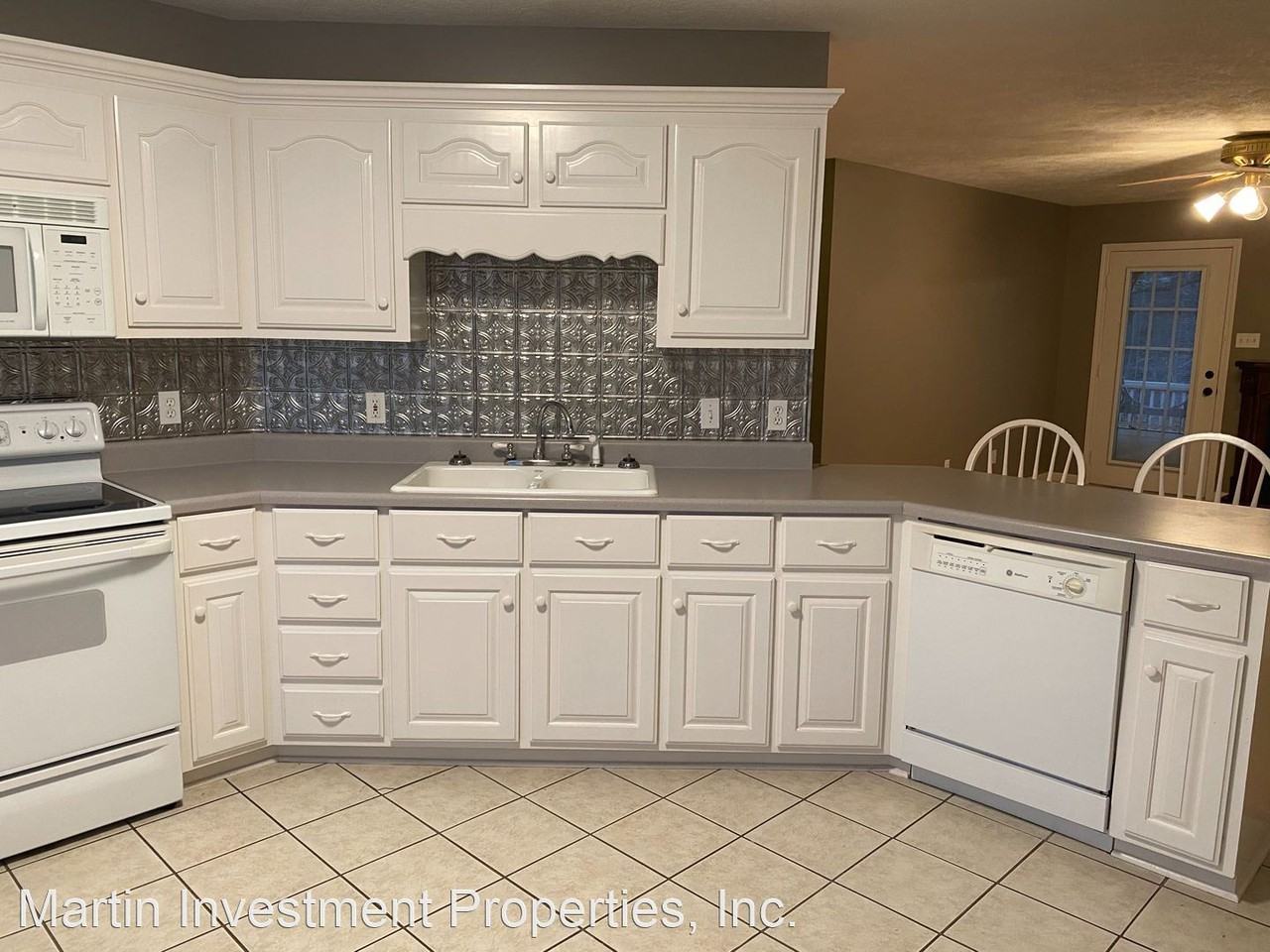 220 Linden Ln - Photo 3 of 17