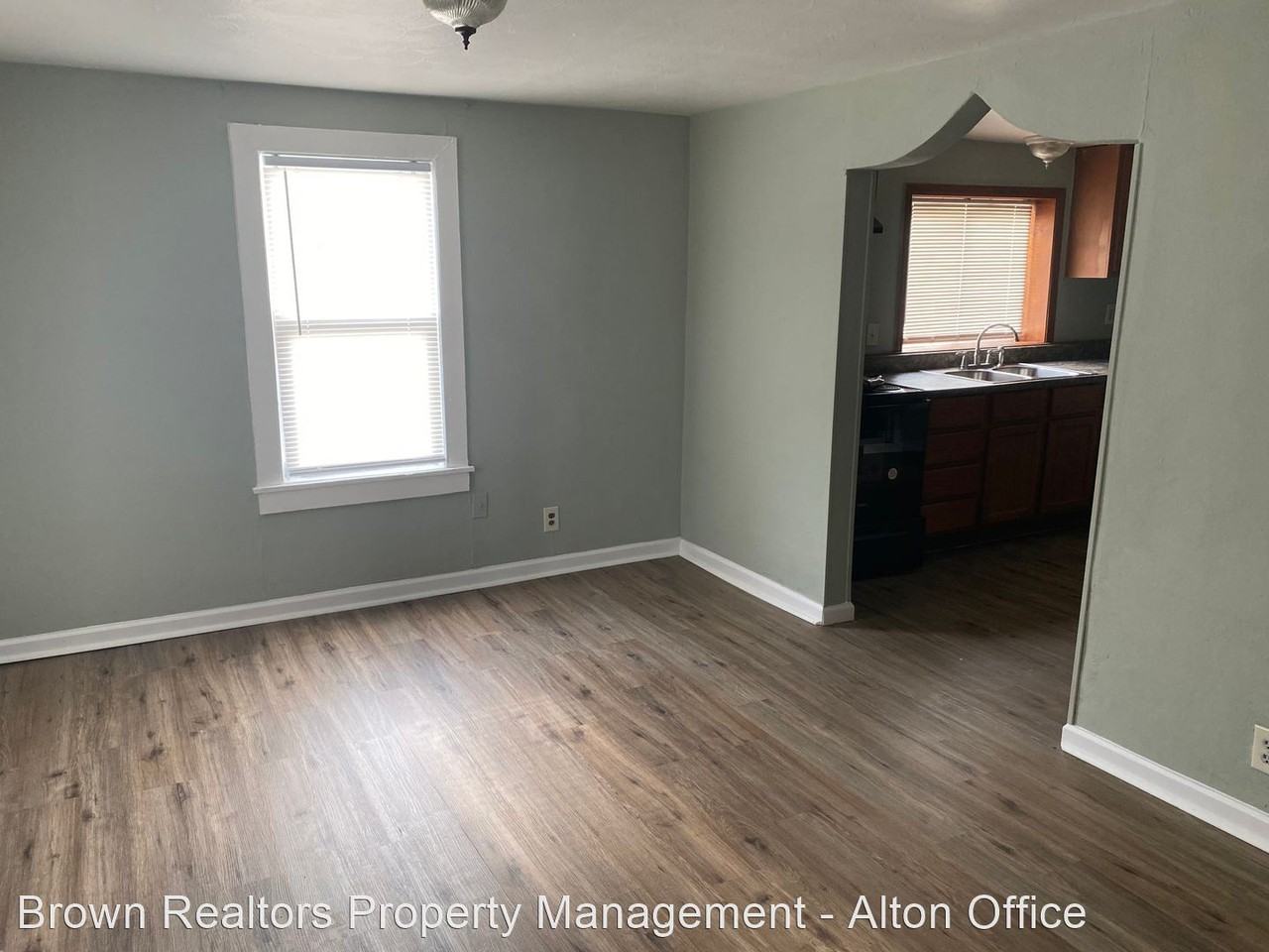 1035 Oakwood Ave - Photo 2 of 12
