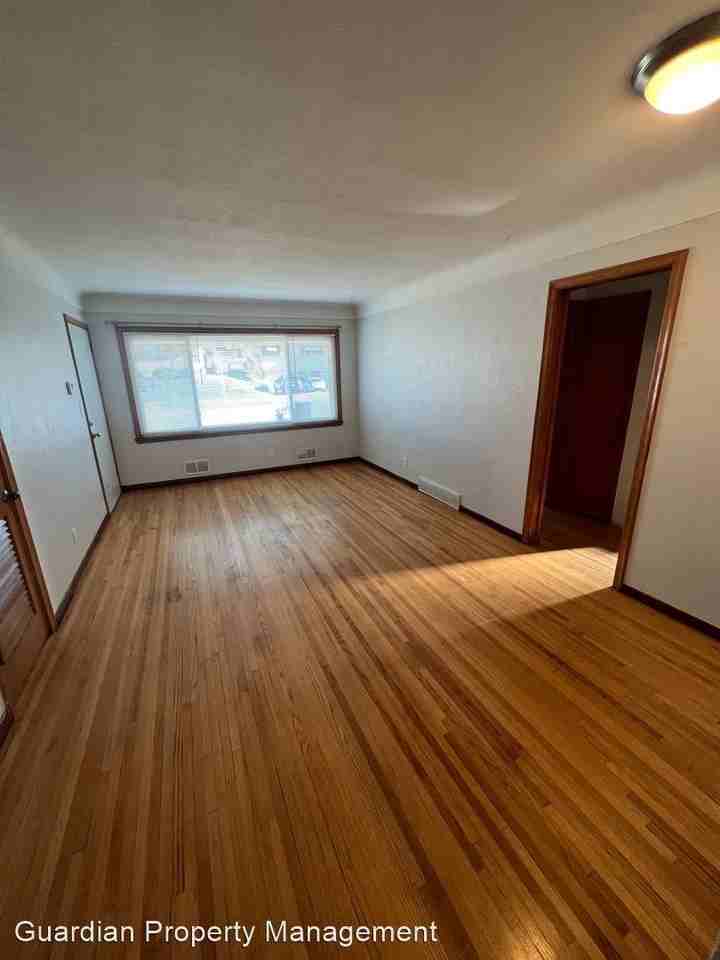 1471-1473 Clarence St - Photo 2 of 8