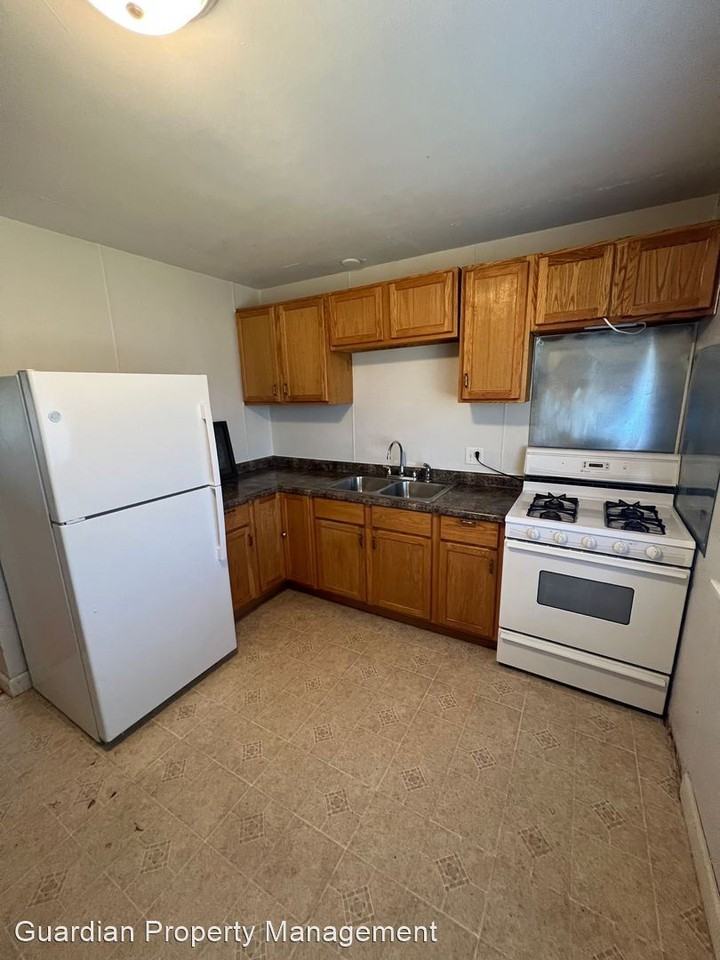 1471-1473 Clarence St - Photo 3 of 8