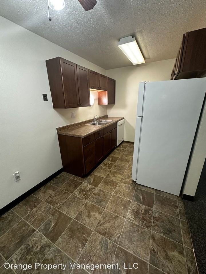 Great location right off of 13th Ave in Fargo, ND - Photo 3 of 35