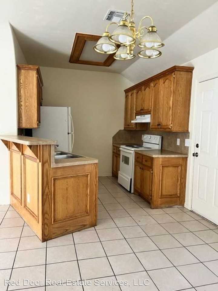 1805 S. Linden St - Photo 2 of 5