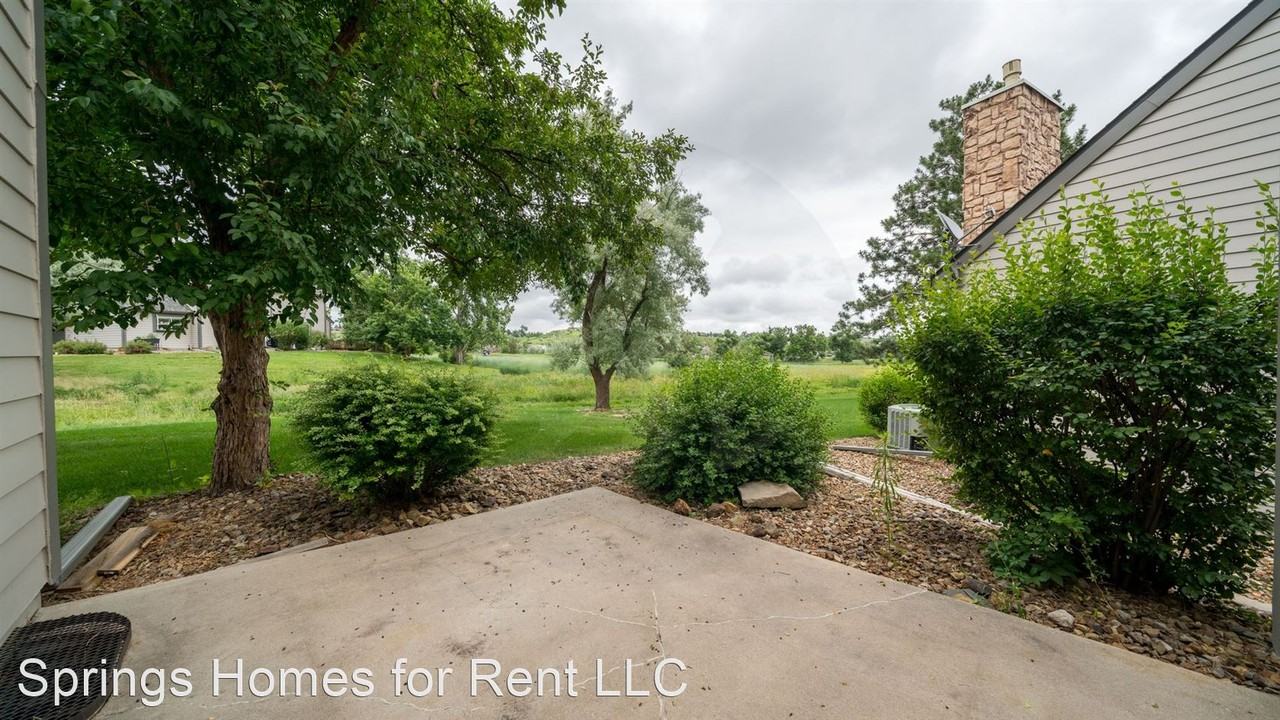 380 Cobblestone Dr - Photo 3 of 16