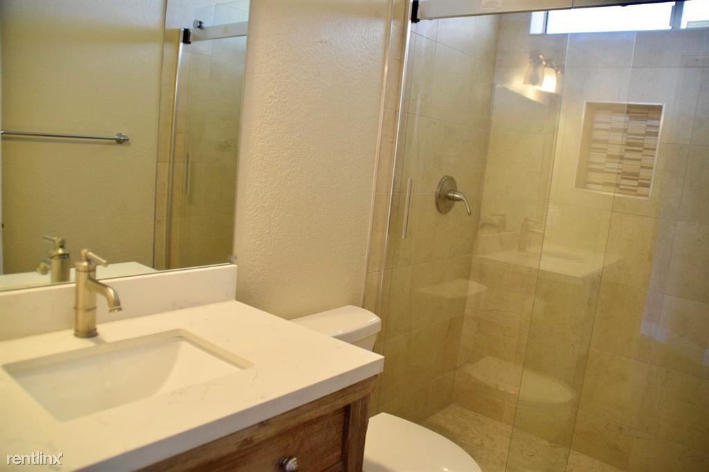 29330 Avenida La Vis - Photo 2 of 10