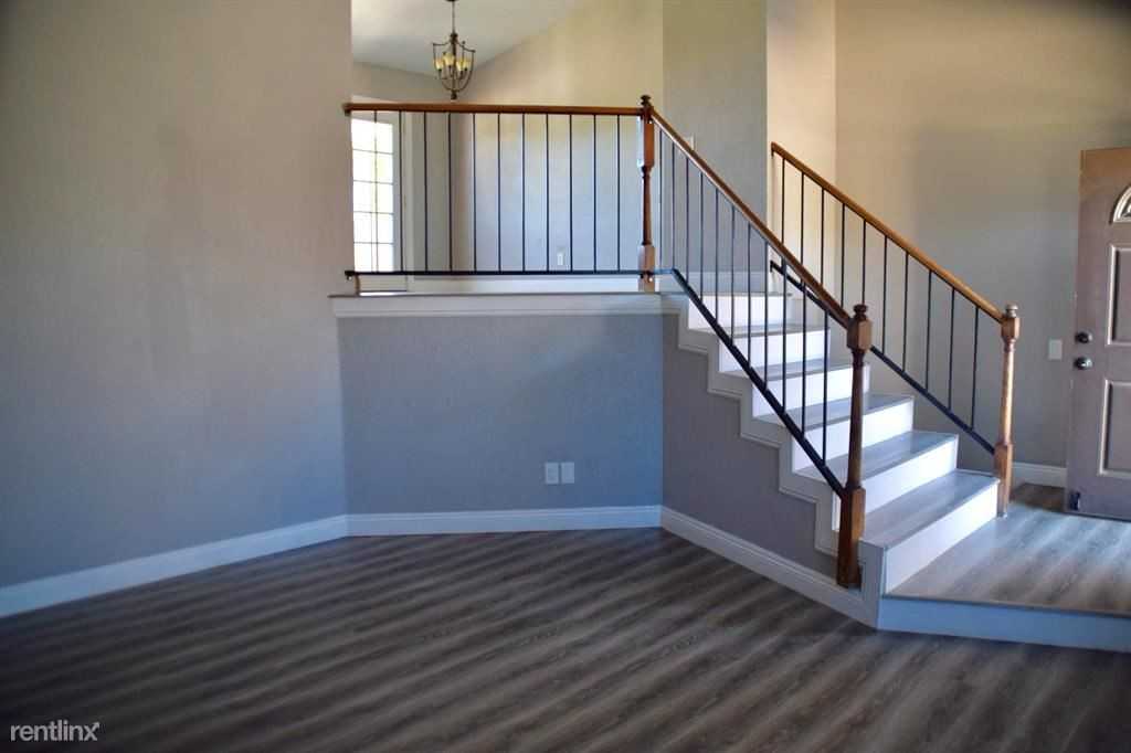 29330 Avenida La Vis - Photo 3 of 10