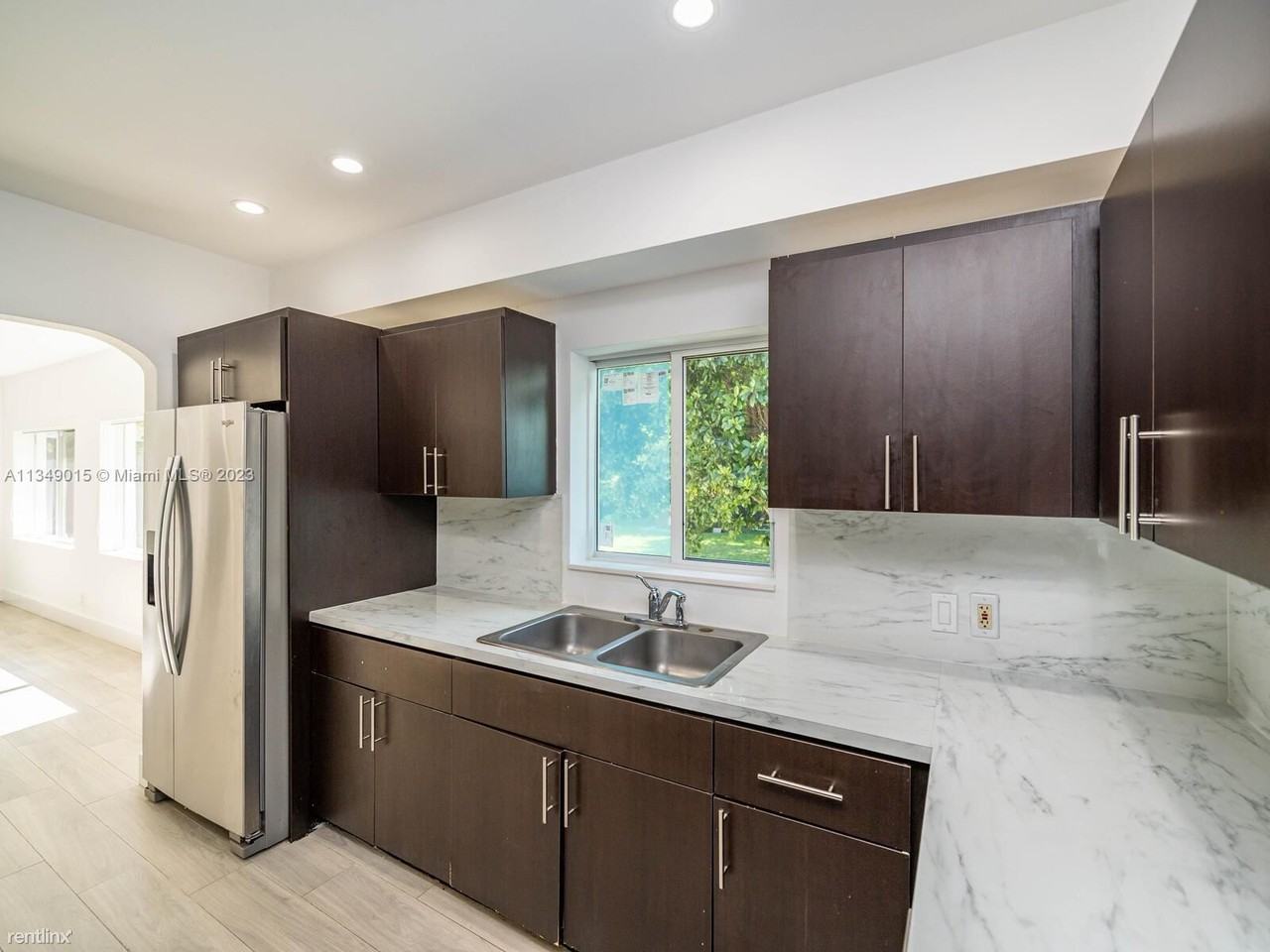 330 Sw 27th Rd - Photo 3 of 18