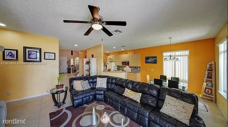 19317 Sw 65th St #19317 - Photo 2 of 24