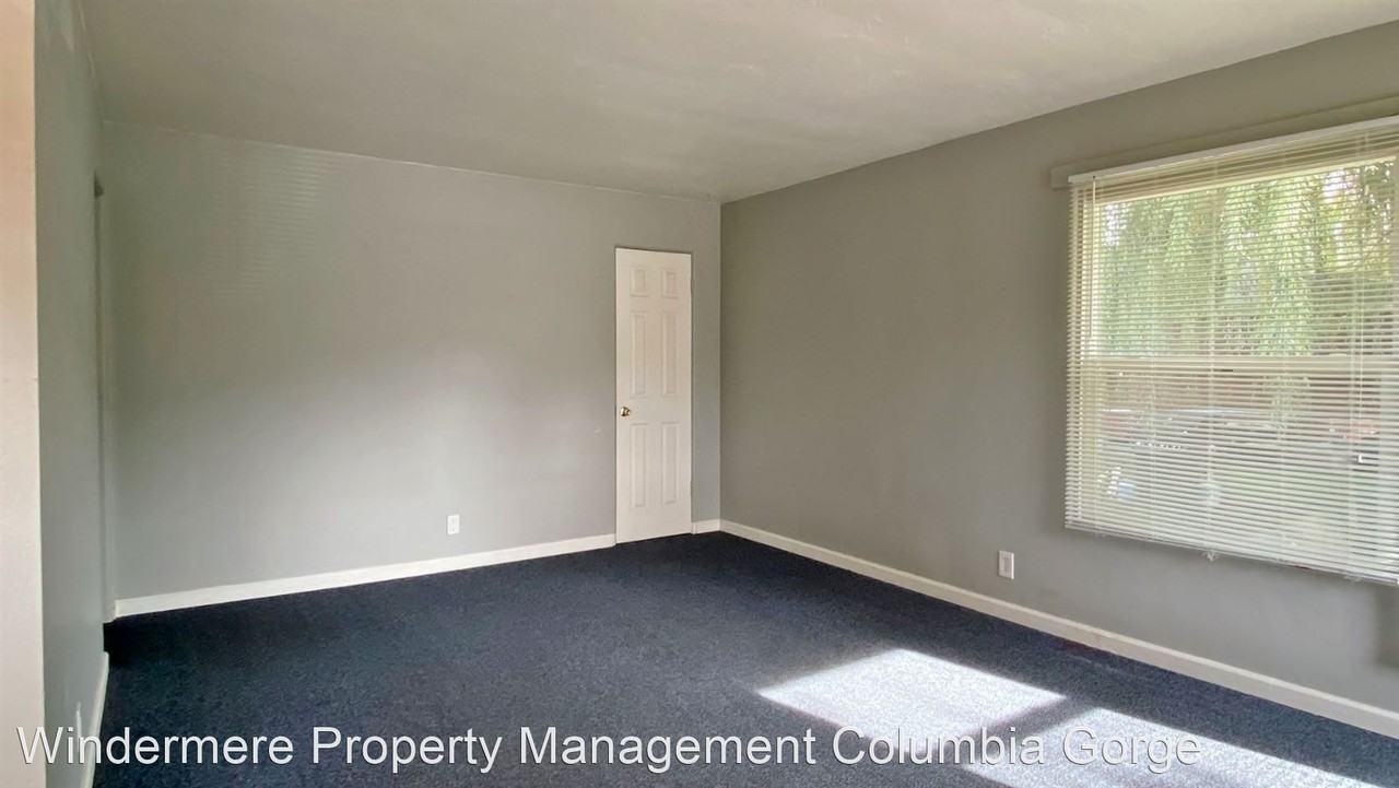 E 10th St - Photo 2 of 10