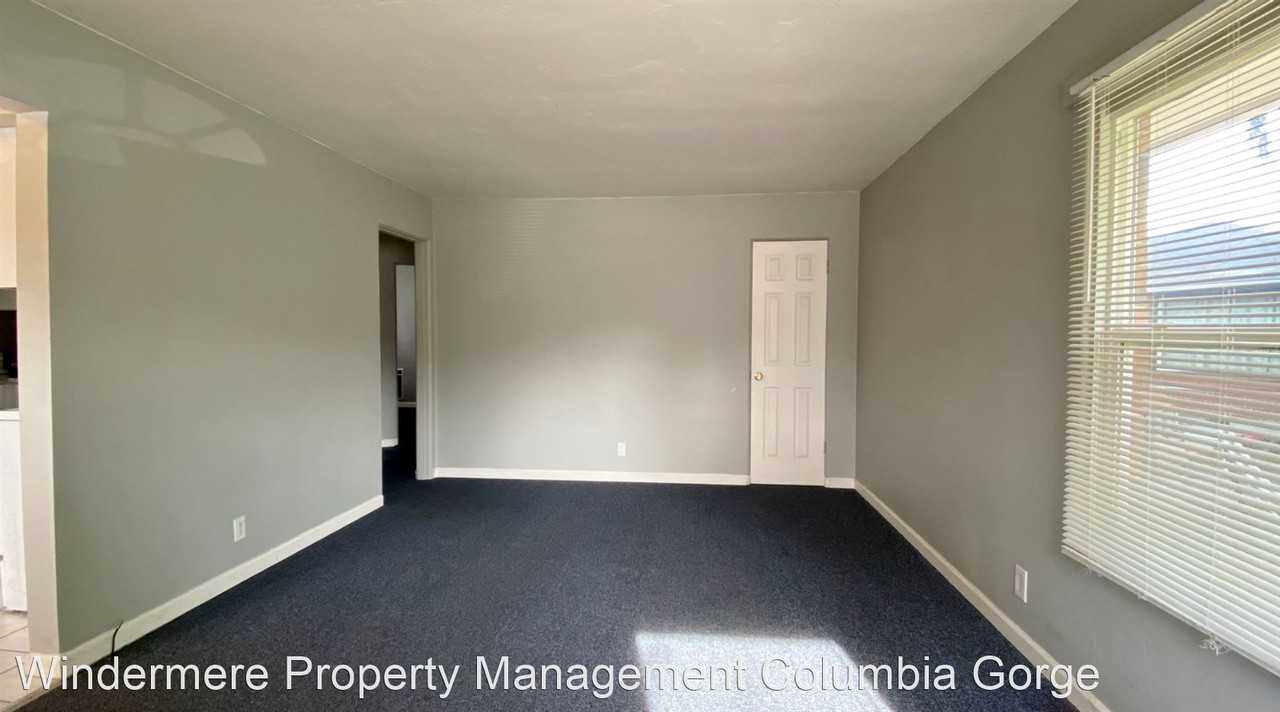 E 10th St - Photo 3 of 10