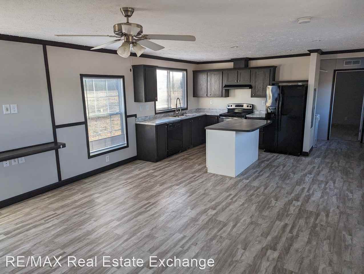 1639 Townsend Rd - Photo 2 of 8