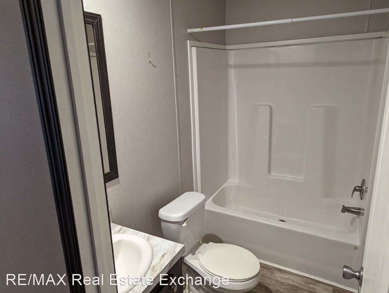 1639 Townsend Rd - Photo 3 of 8