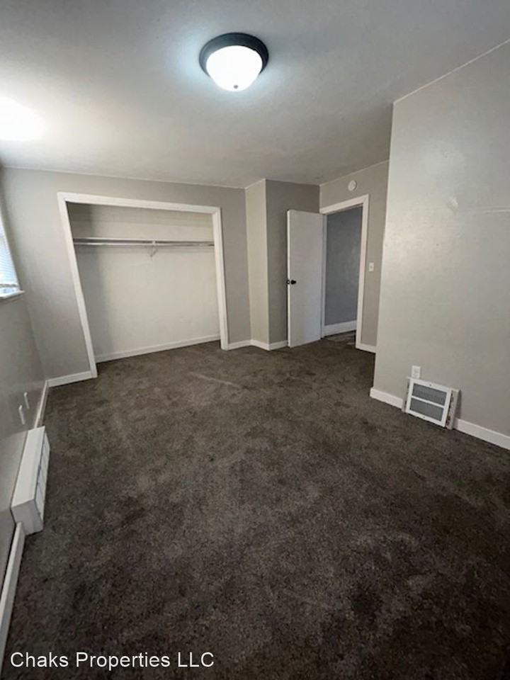 1513 E 5th St - Photo 3 of 10