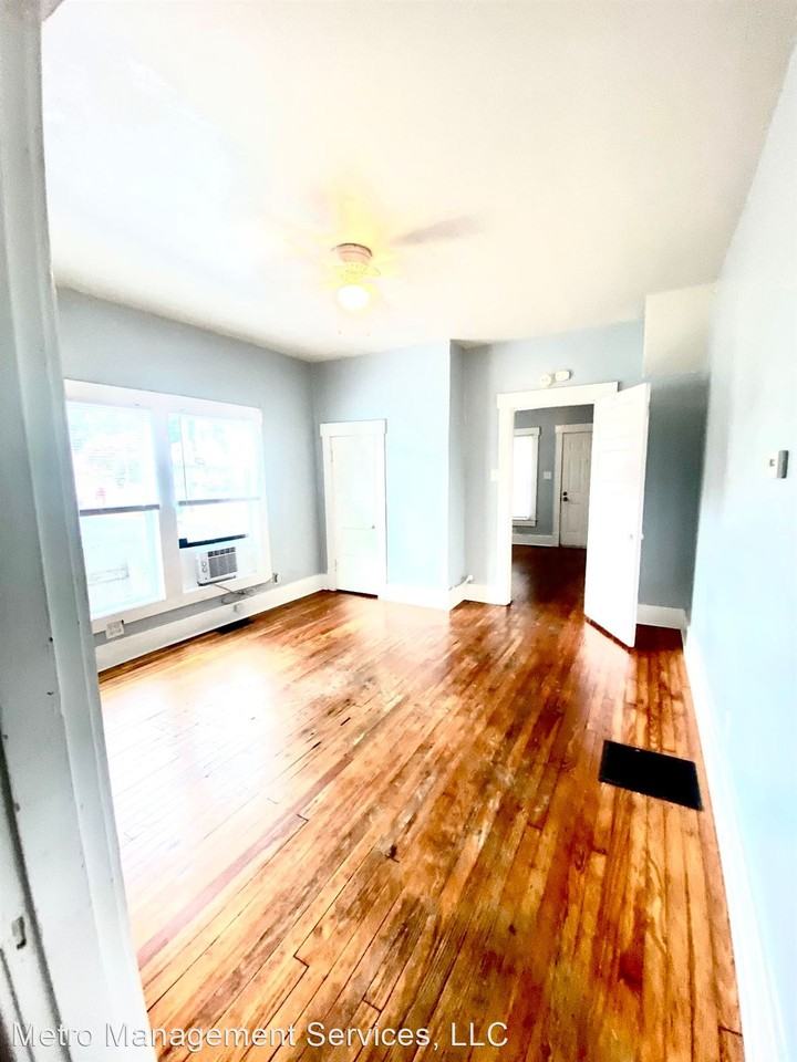 Spring Special on 3rd Street! - Photo 3 of 6