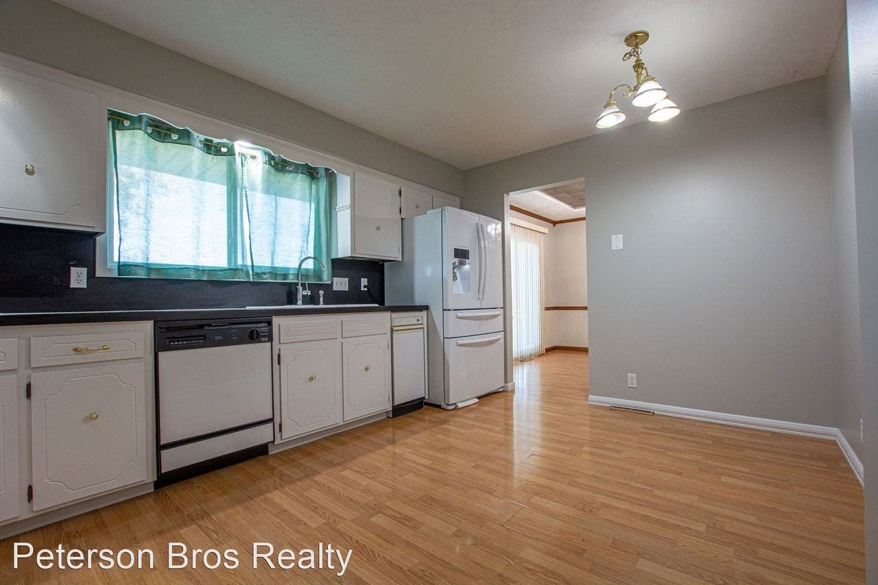 14518 R St - Photo 3 of 15