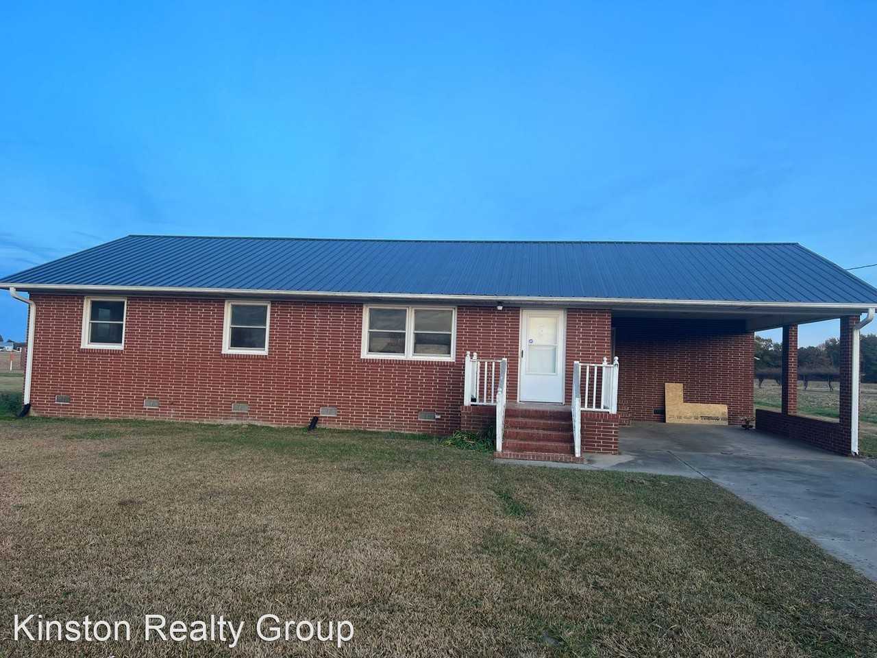 169 S Croom Bland Rd, Kinston, NC 28504 3 Bedroom House for 1,400