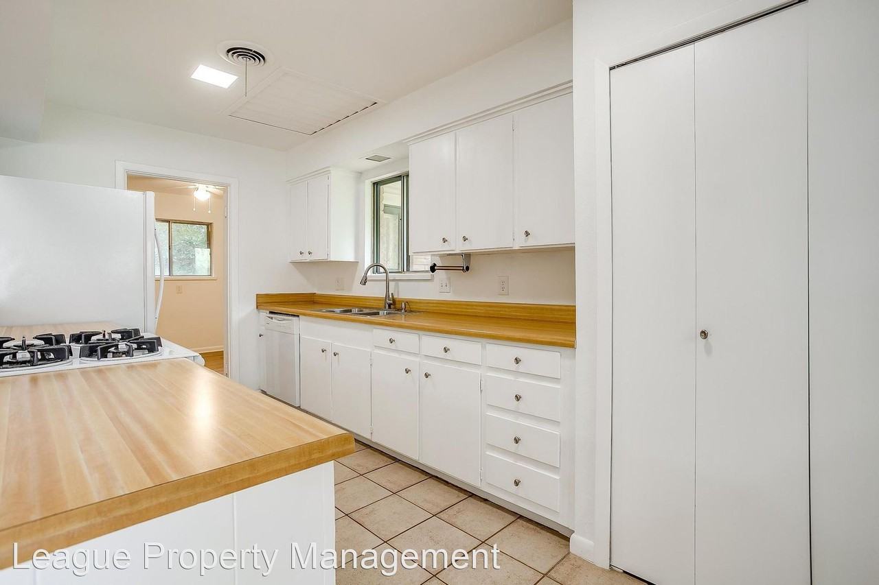 3504 Wedgway Dr - Photo 3 of 14