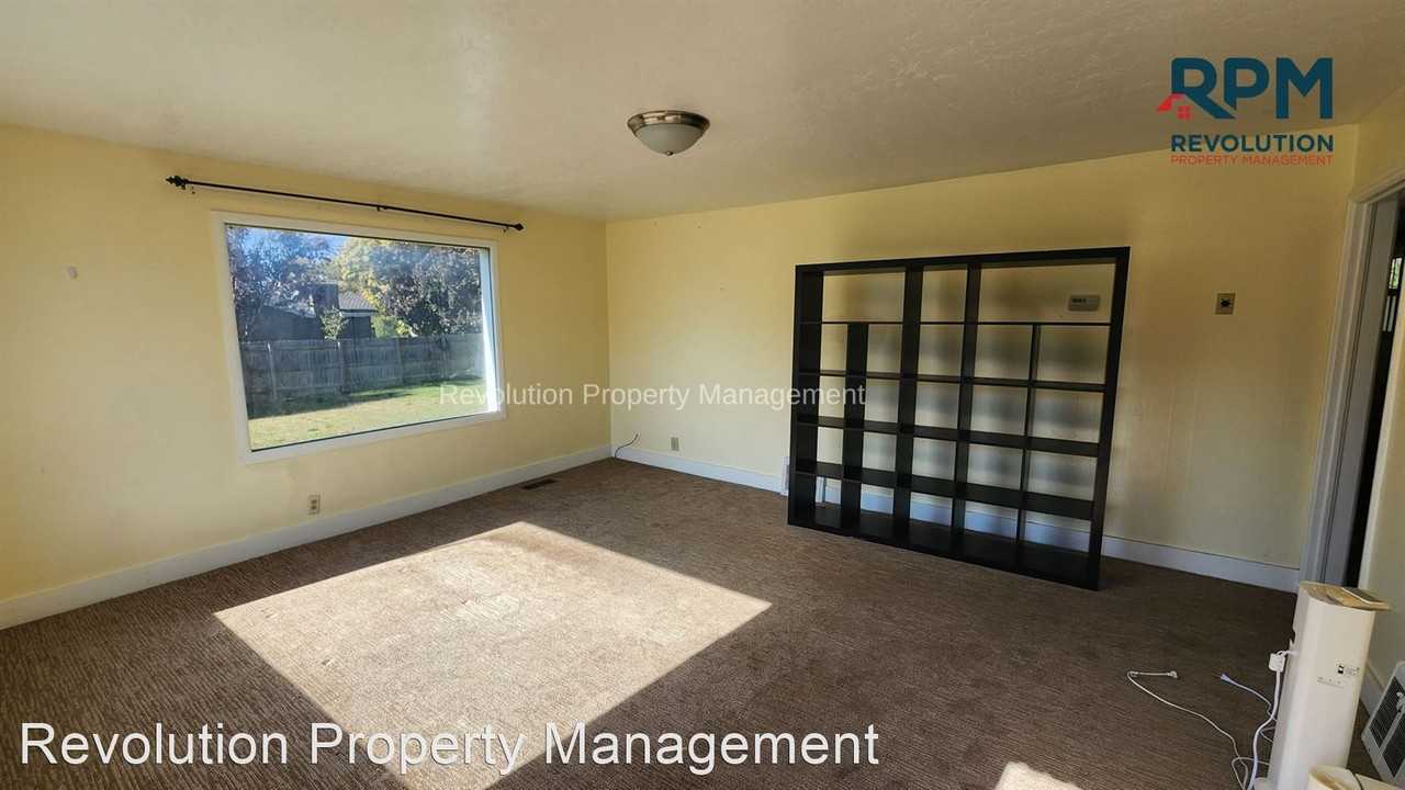 972 E South Weber Dr - Photo 2 of 8