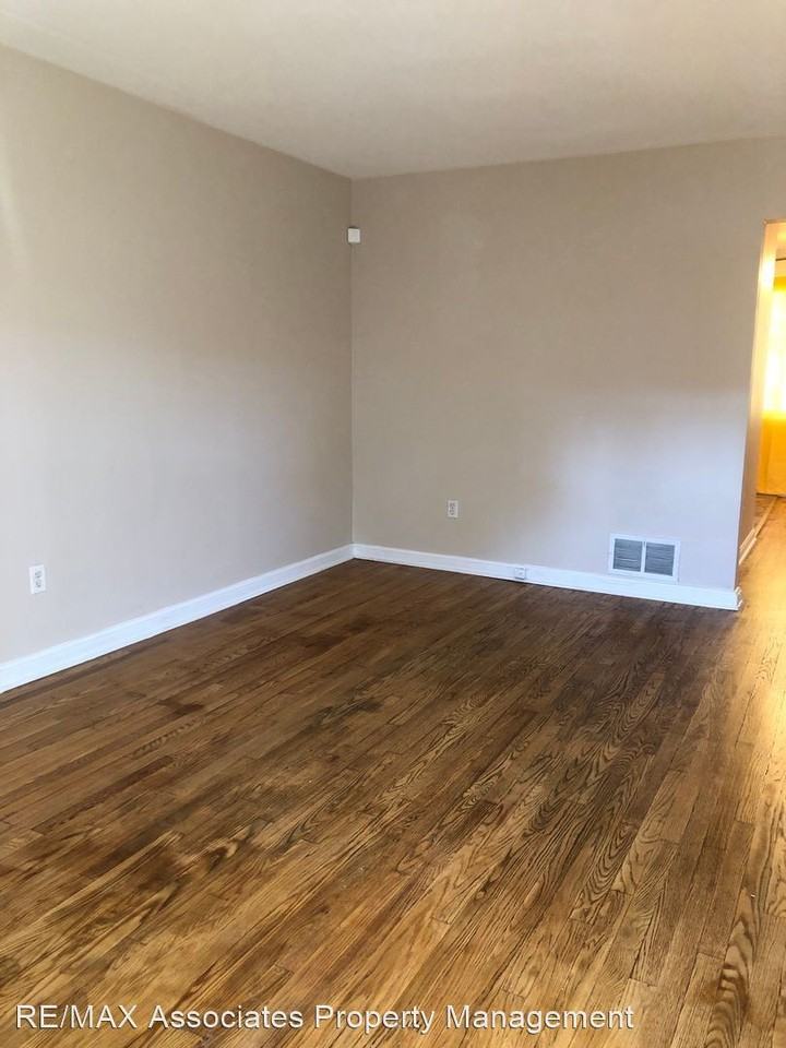 807 E 28th St - Photo 3 of 21