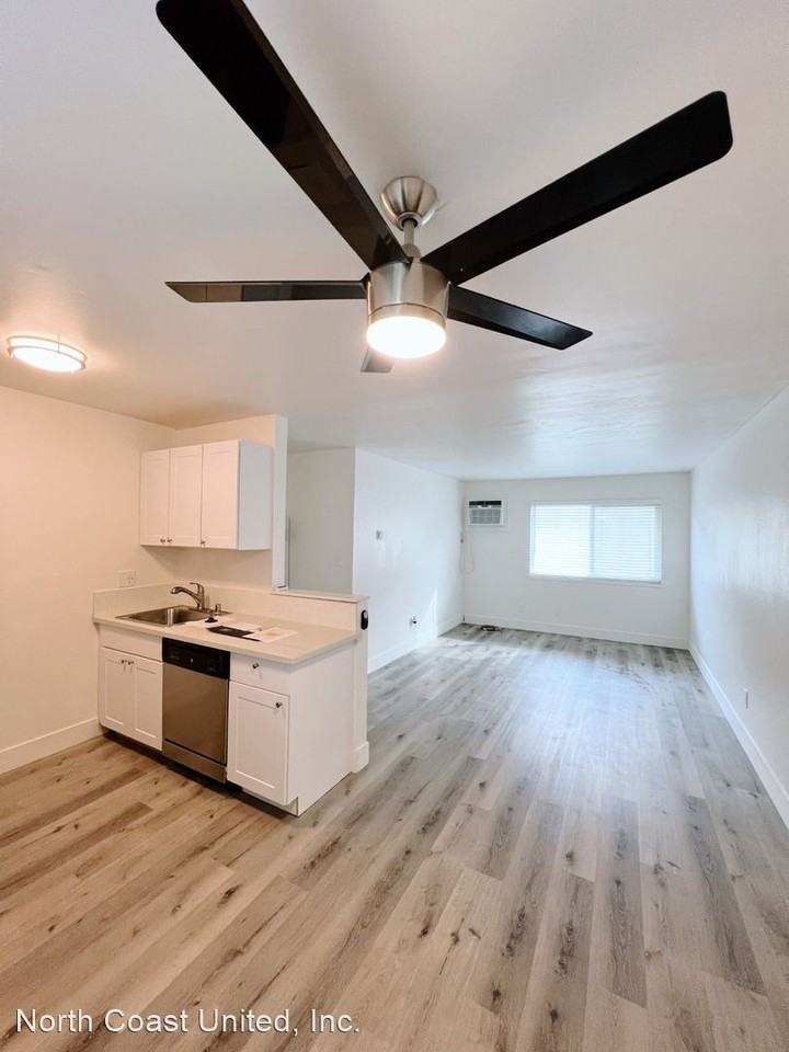 2711 F St - Photo 3 of 8