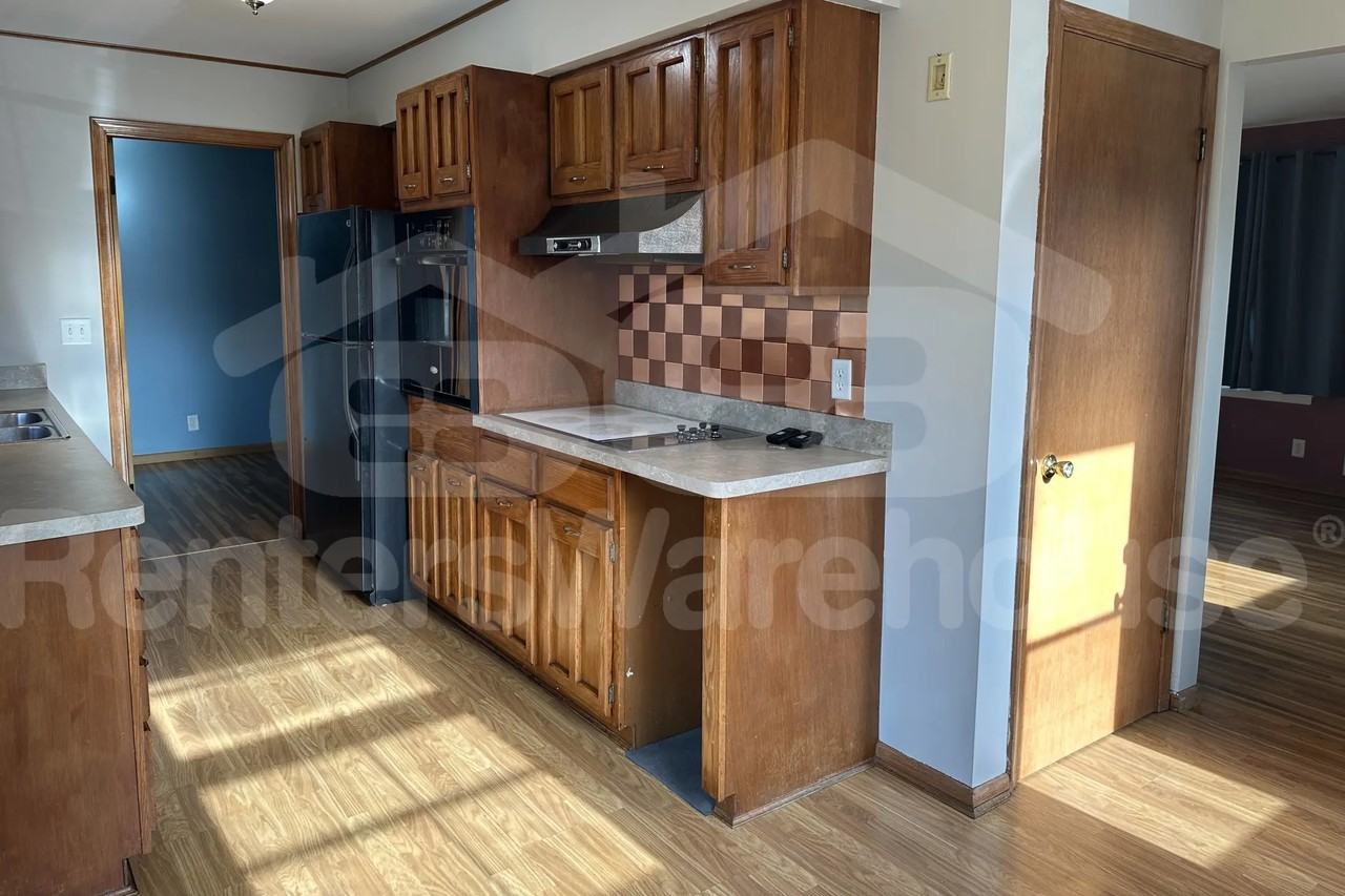 6720 Jackson St Ne - Photo 2 of 18
