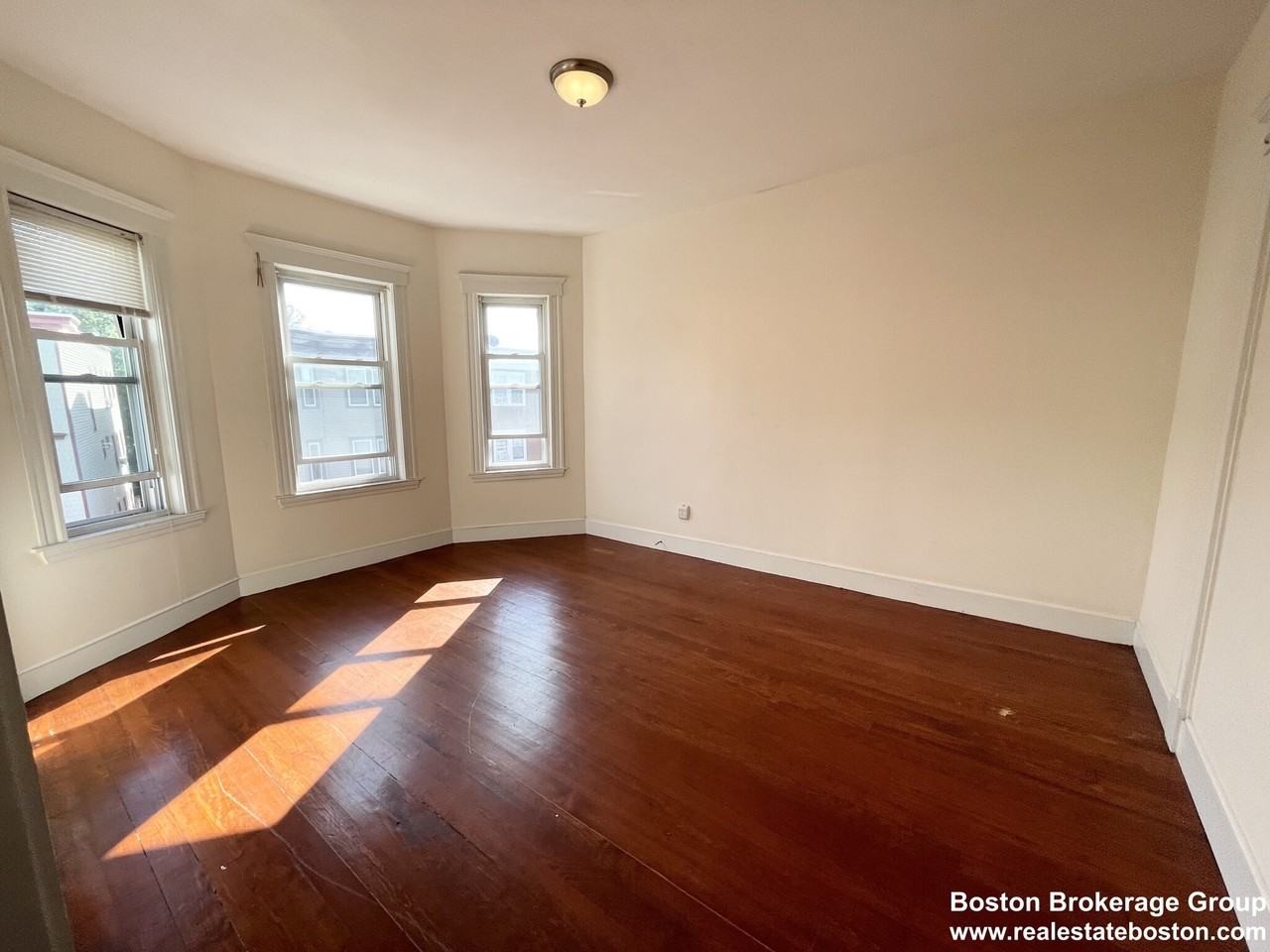 19 Eastman St #3 - Photo 3 of 8