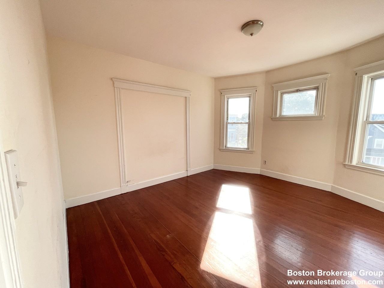 19 Eastman St #3 - Photo 4 of 8