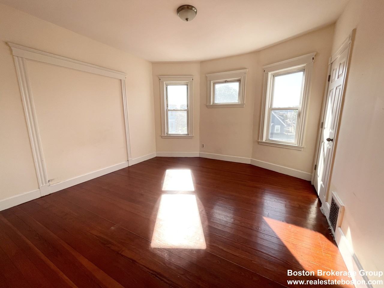 19 Eastman St #3 - Photo 5 of 8