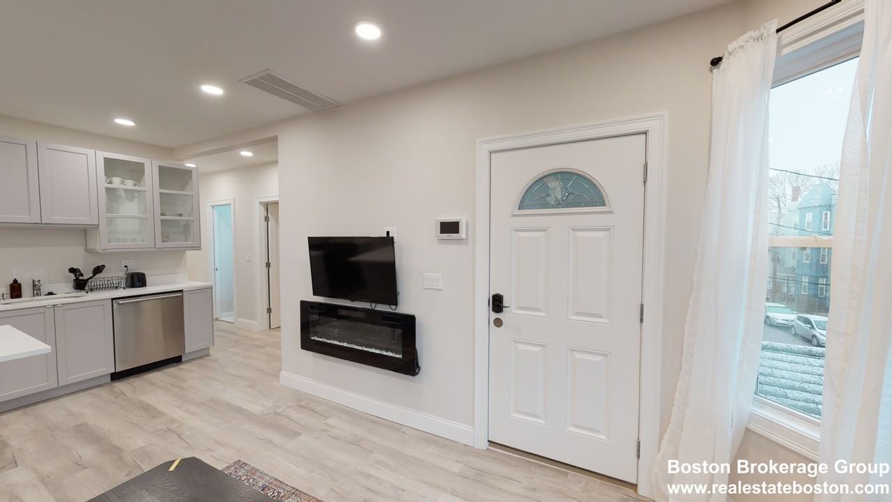 23 Newport St #2 - Photo 4 of 15