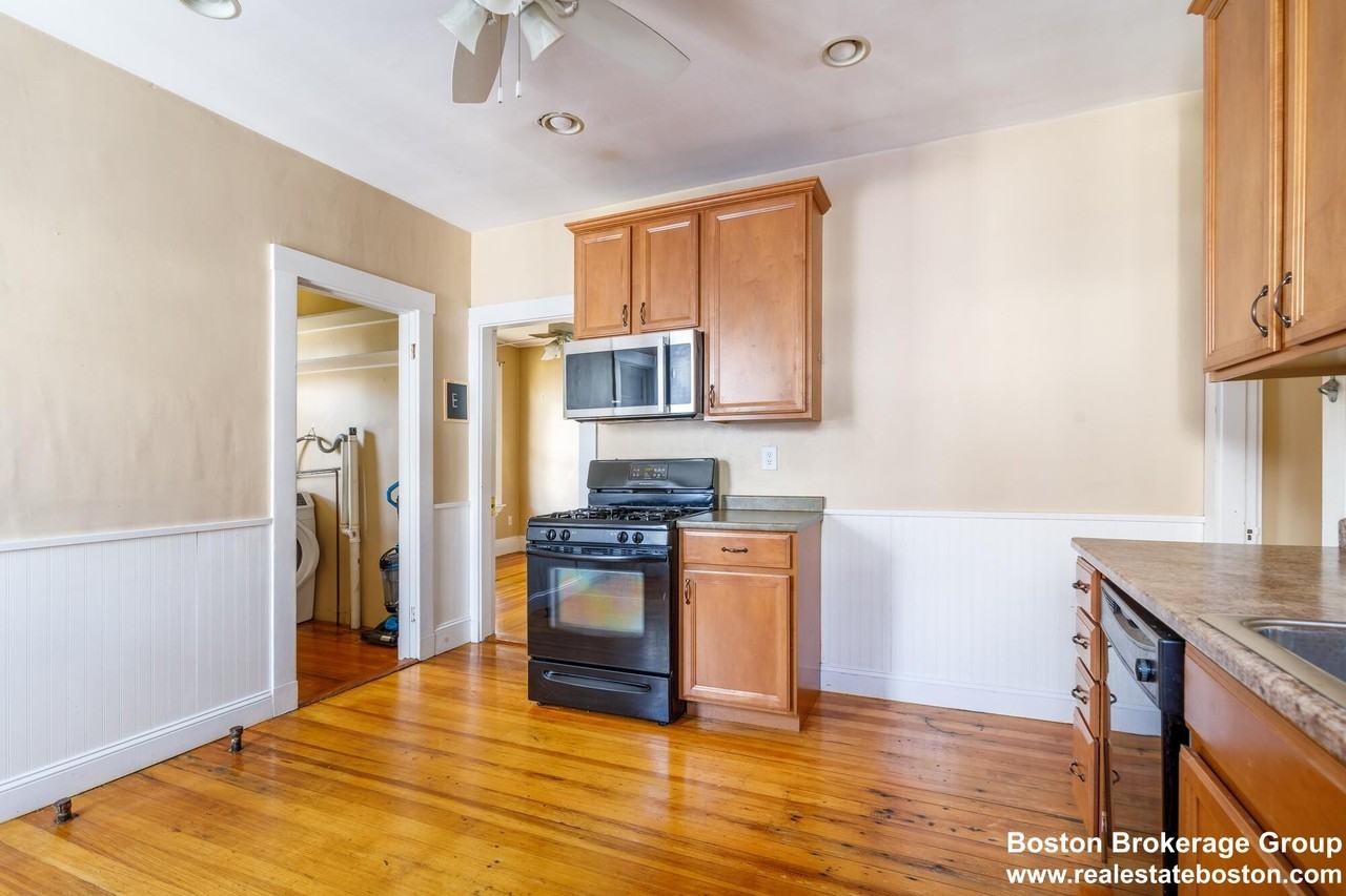 24 Willis St #3 - Photo 4 of 18