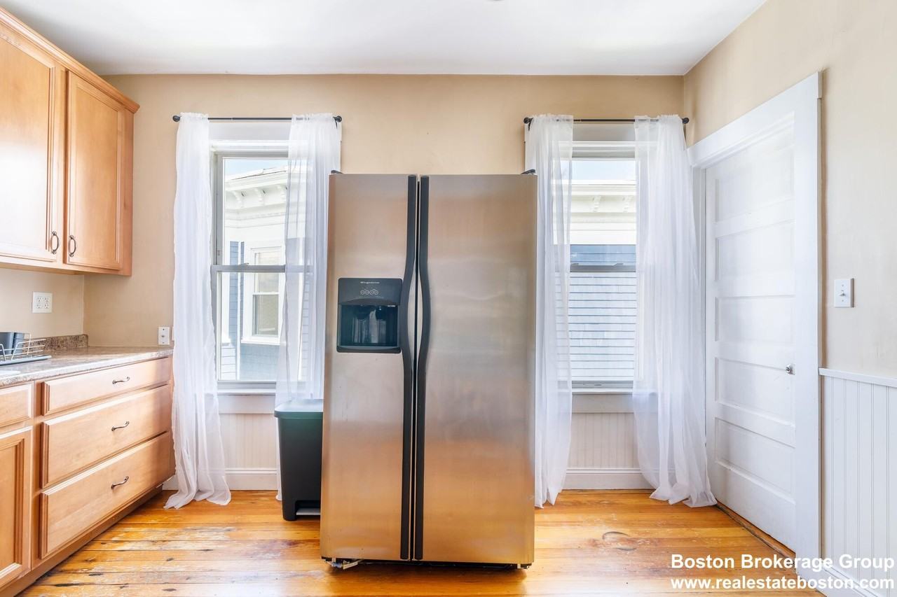 24 Willis St #3 - Photo 5 of 18