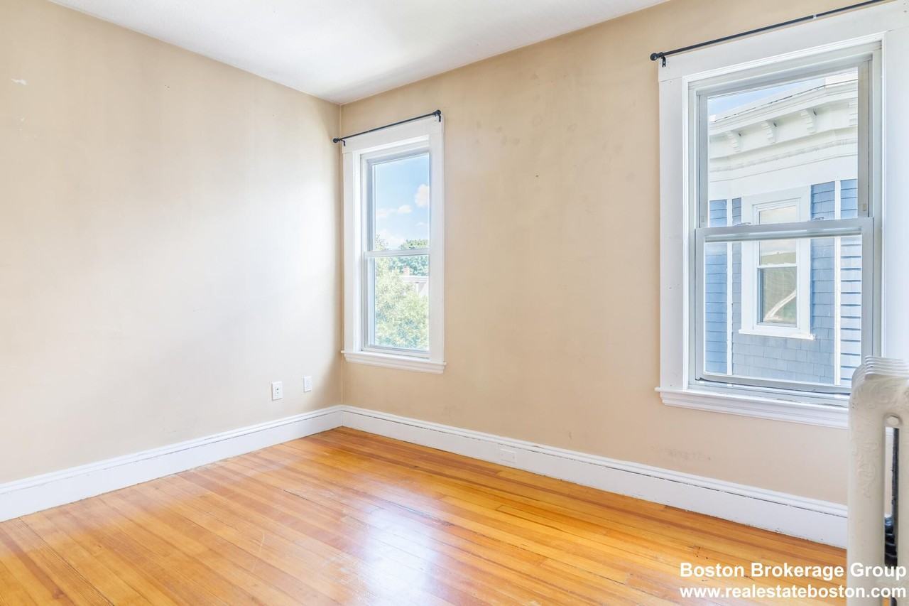 24 Willis St #3 - Photo 7 of 18