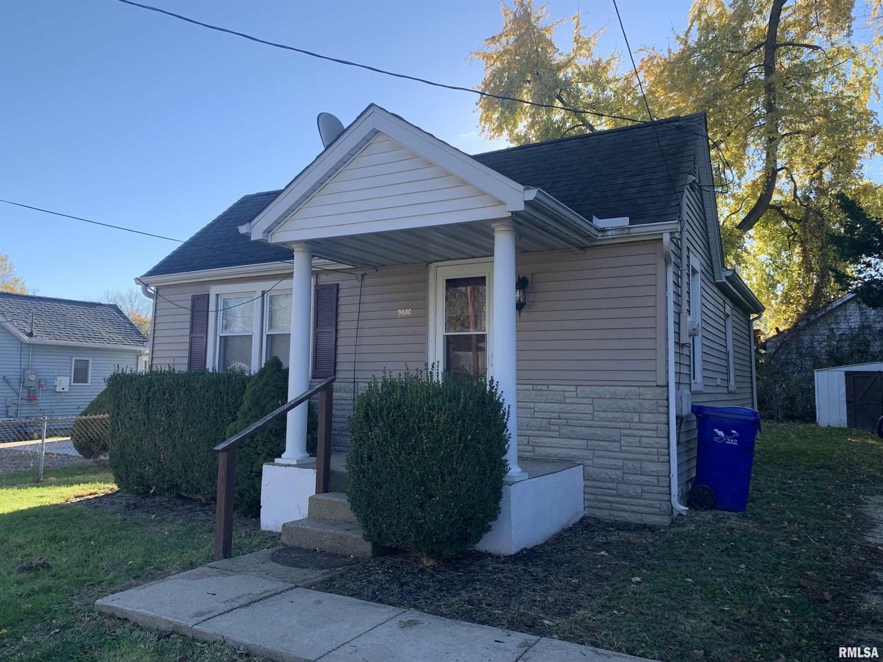 2006 E Cardinal Ct, Peoria Heights, IL 61616 2 Bedroom House for 850