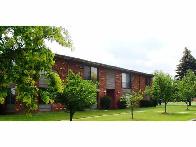 Crossroads Apartments - Photo 3 of 5