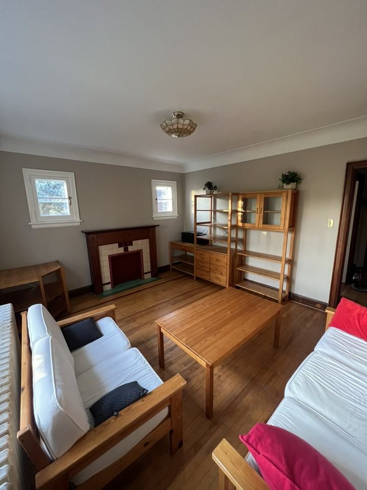 1134 King Street East #6 - Photo 4 of 17