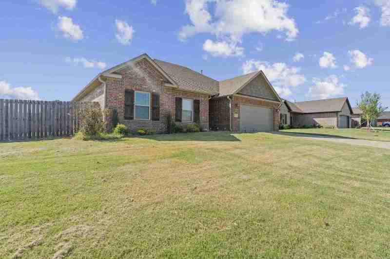 571 Captain Marshal St - Photo 3 of 28