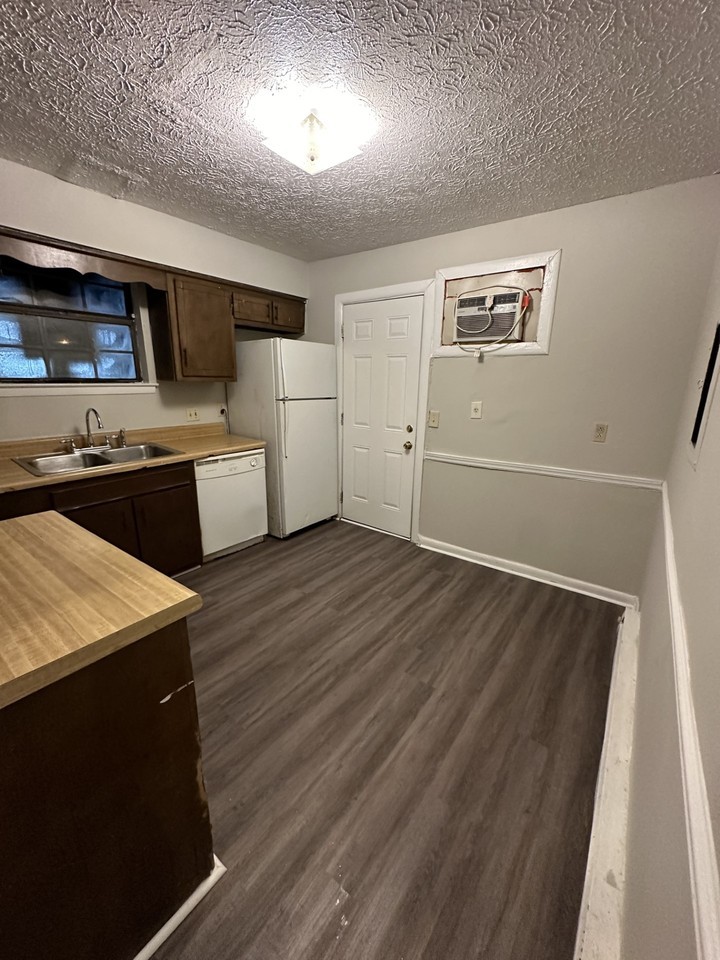 213 E Webster St #B - Photo 3 of 5