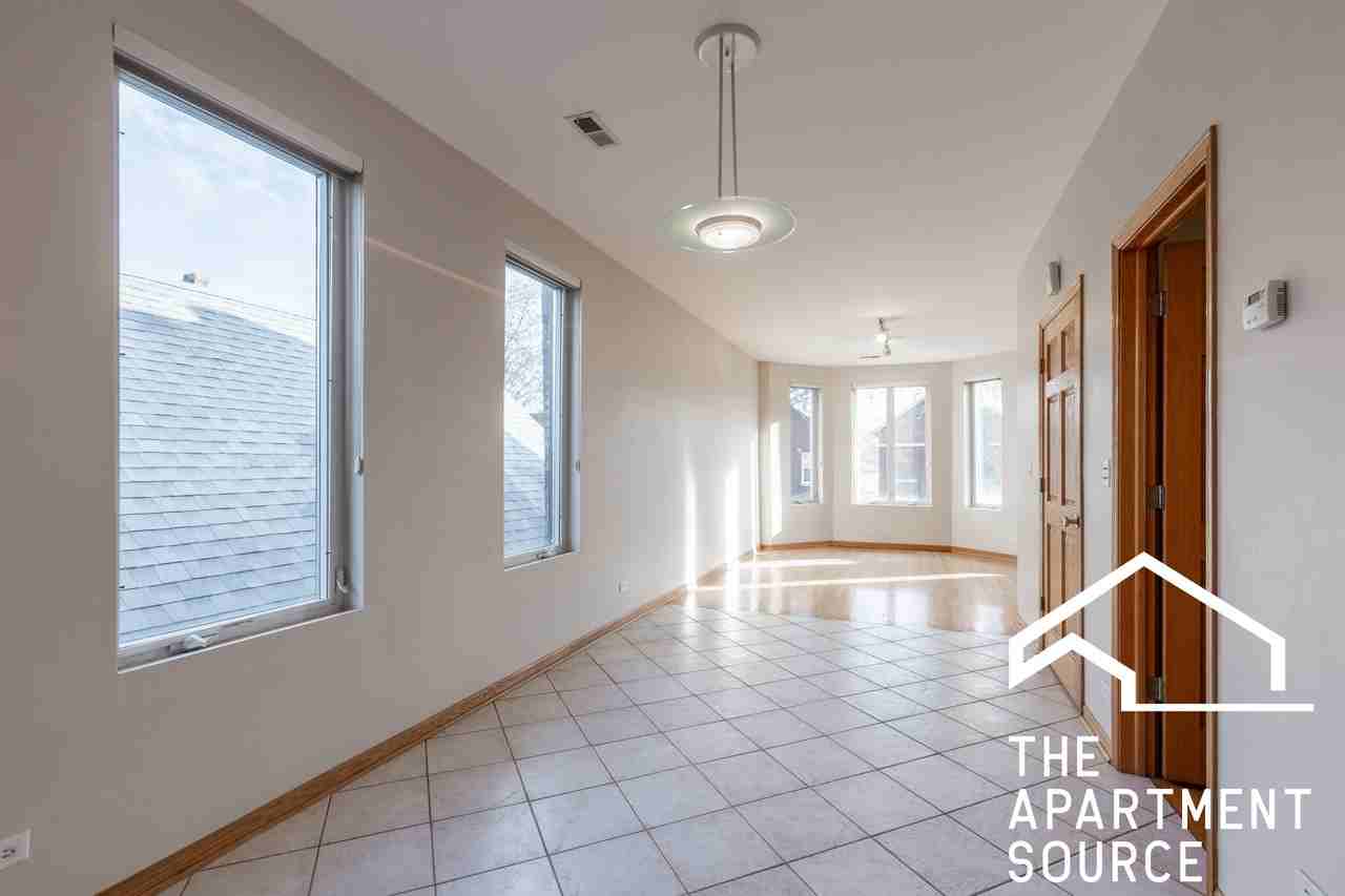 3008 S Emerald Ave #2 - Photo 3 of 15