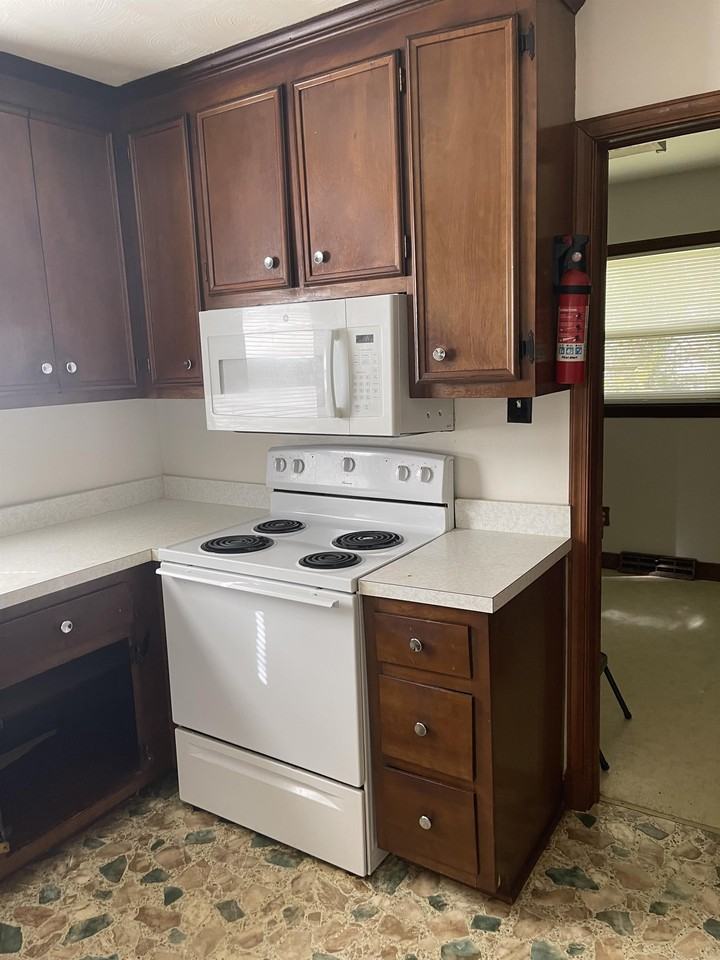 114 N Rose Ave #1 - Photo 3 of 19