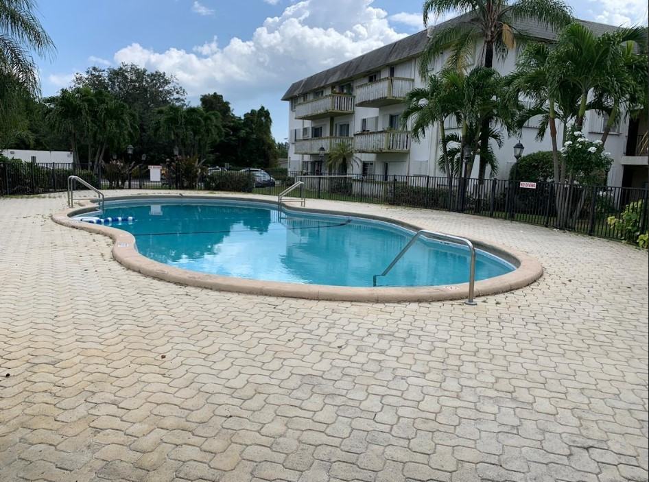 15225 NE 6 AveApt B101 #B101 - Photo 3 of 13