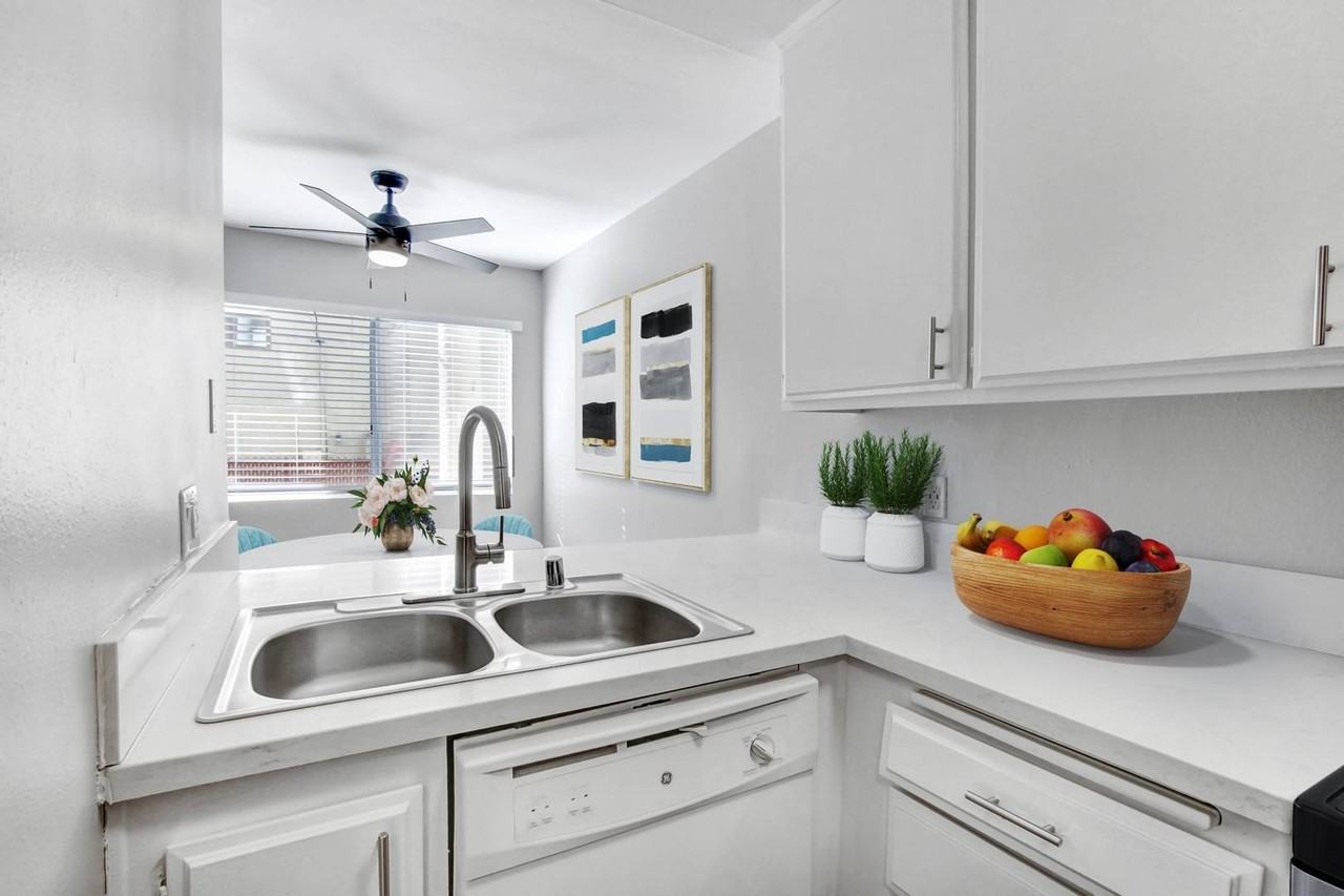 Park Dickens - Photo 2 of 69