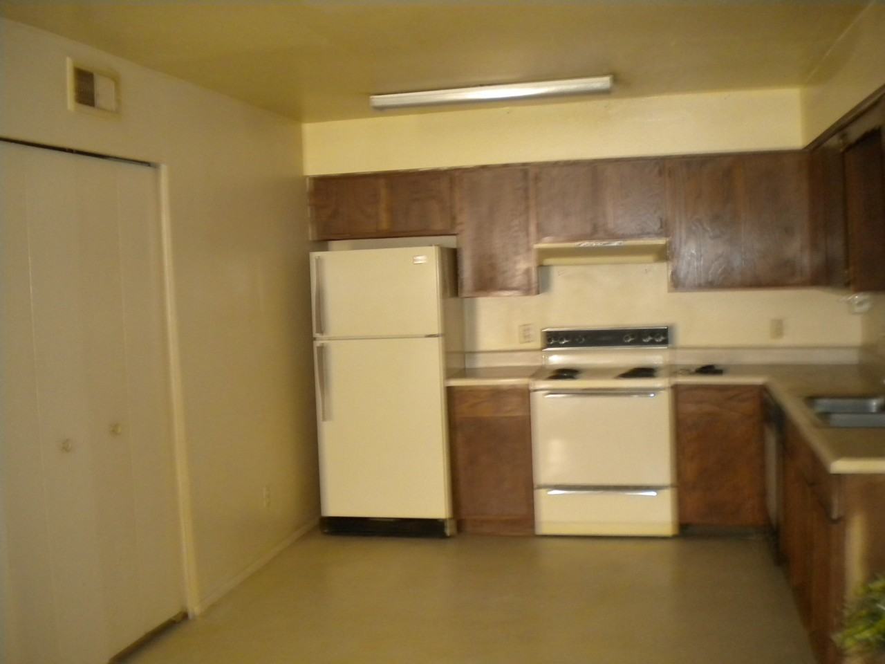 590 W. 18th Ave. - Photo 2 of 3